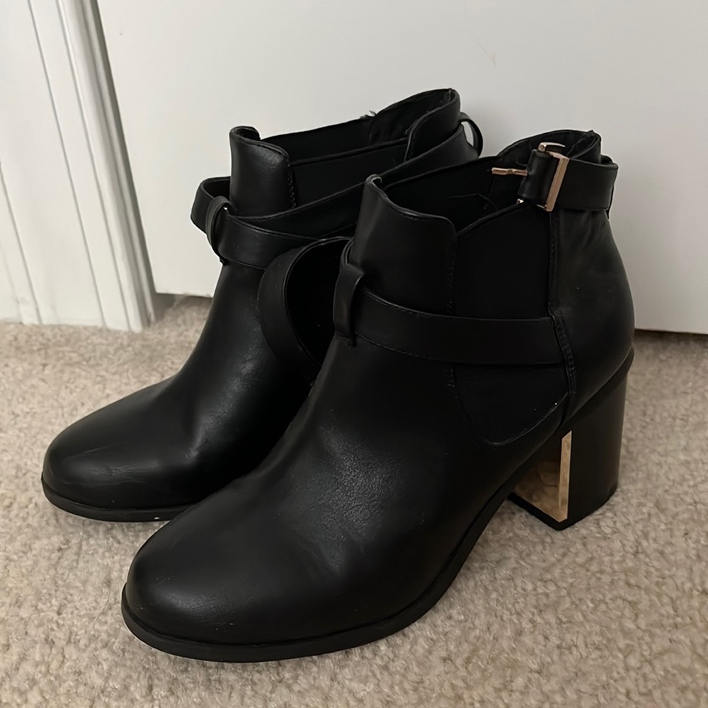 Brand: Forever 21, Color: Black with Gold Heel, Size: 7